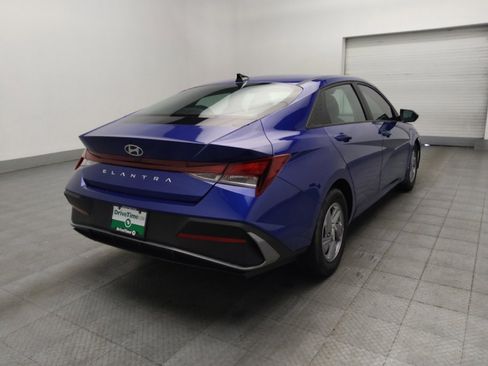Used 2024 Hyundai Elantra SE FWD image 9