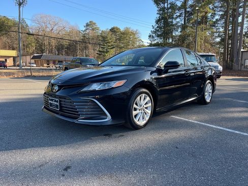 Used 2023 Toyota Camry LE image 2