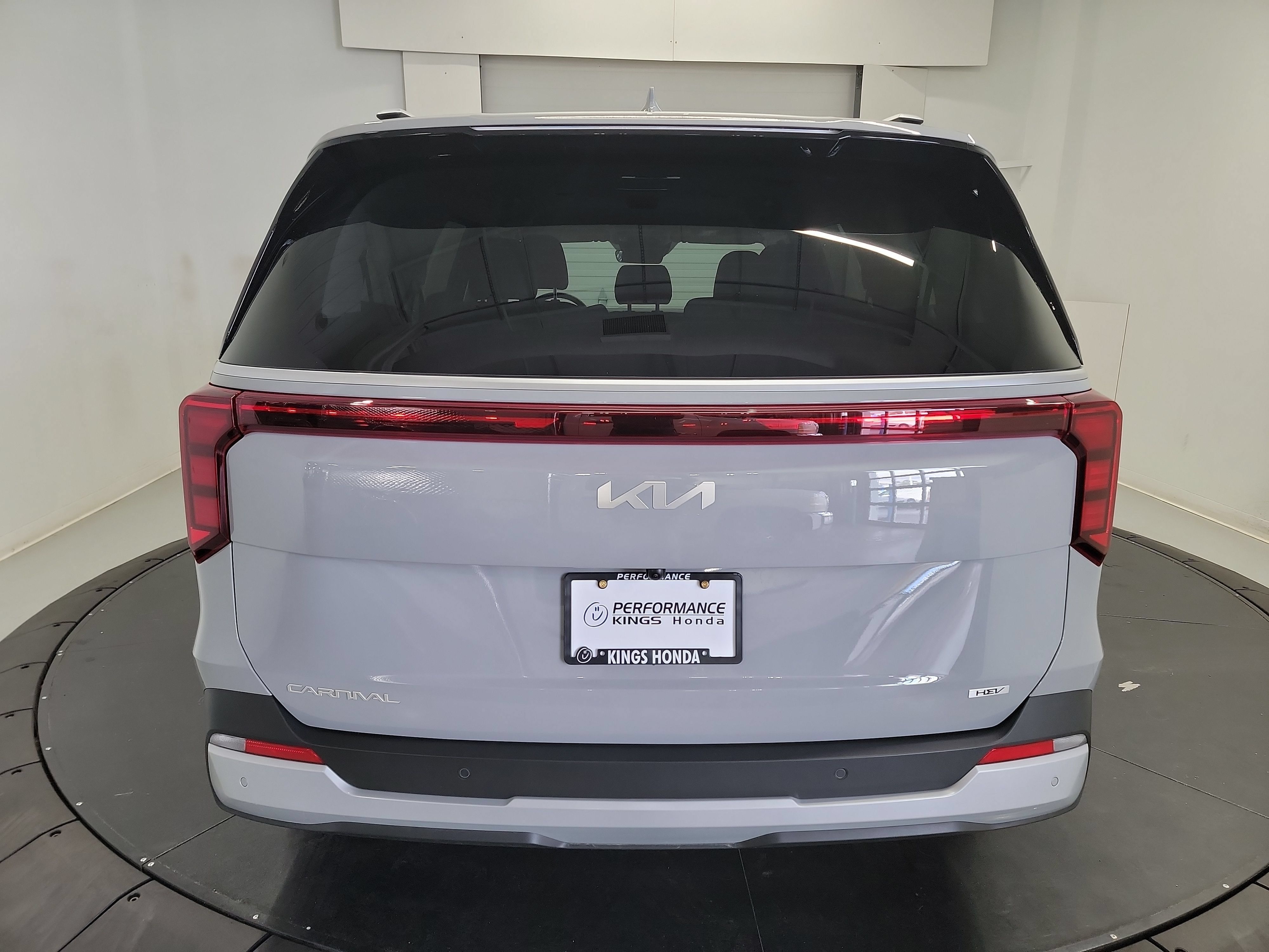 Used 2026 Kia Carnival EX FWD image 8