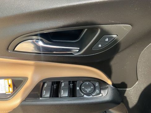 Used 2024 Chevrolet Equinox Premier FWD image 7