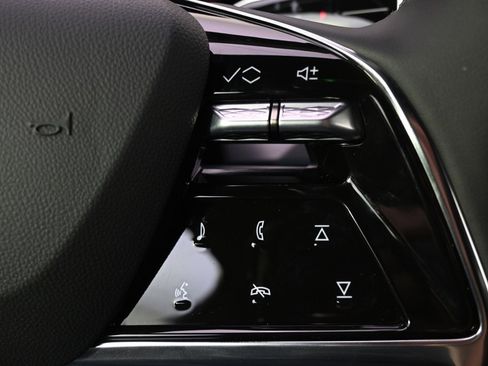 New 2026 Cadillac Vistiq Sport w/ LPO, Floor Liner Package image 34