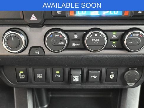 Used 2022 Toyota Tacoma TRD Sport w/ TRD Premium Sport Package AWD/4WD image 23