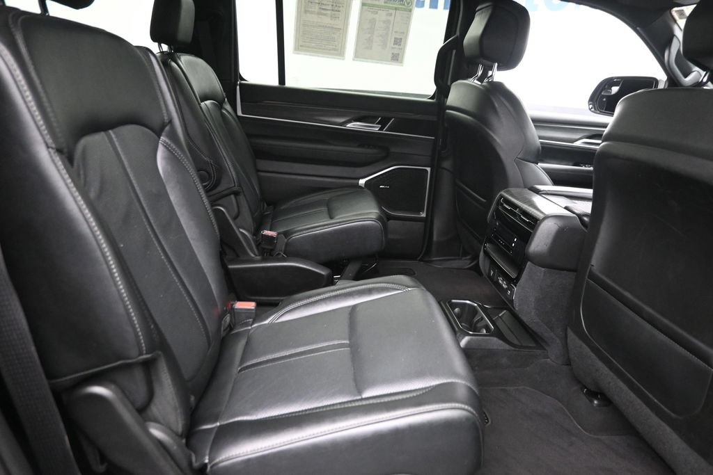 Used 2024 Jeep Wagoneer Series II AWD/4WD image 10