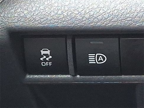 Used 2023 Toyota Sienna XLE image 23