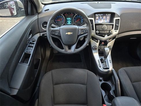 Used 2016 Chevrolet Cruze LT w/ Technology Package image 16