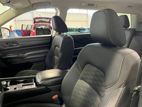 Used 2024 Nissan Pathfinder SV FWD image 23