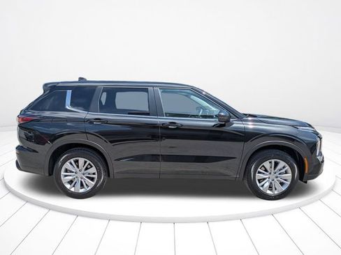 New 2026 Mitsubishi Outlander ES FWD image 3