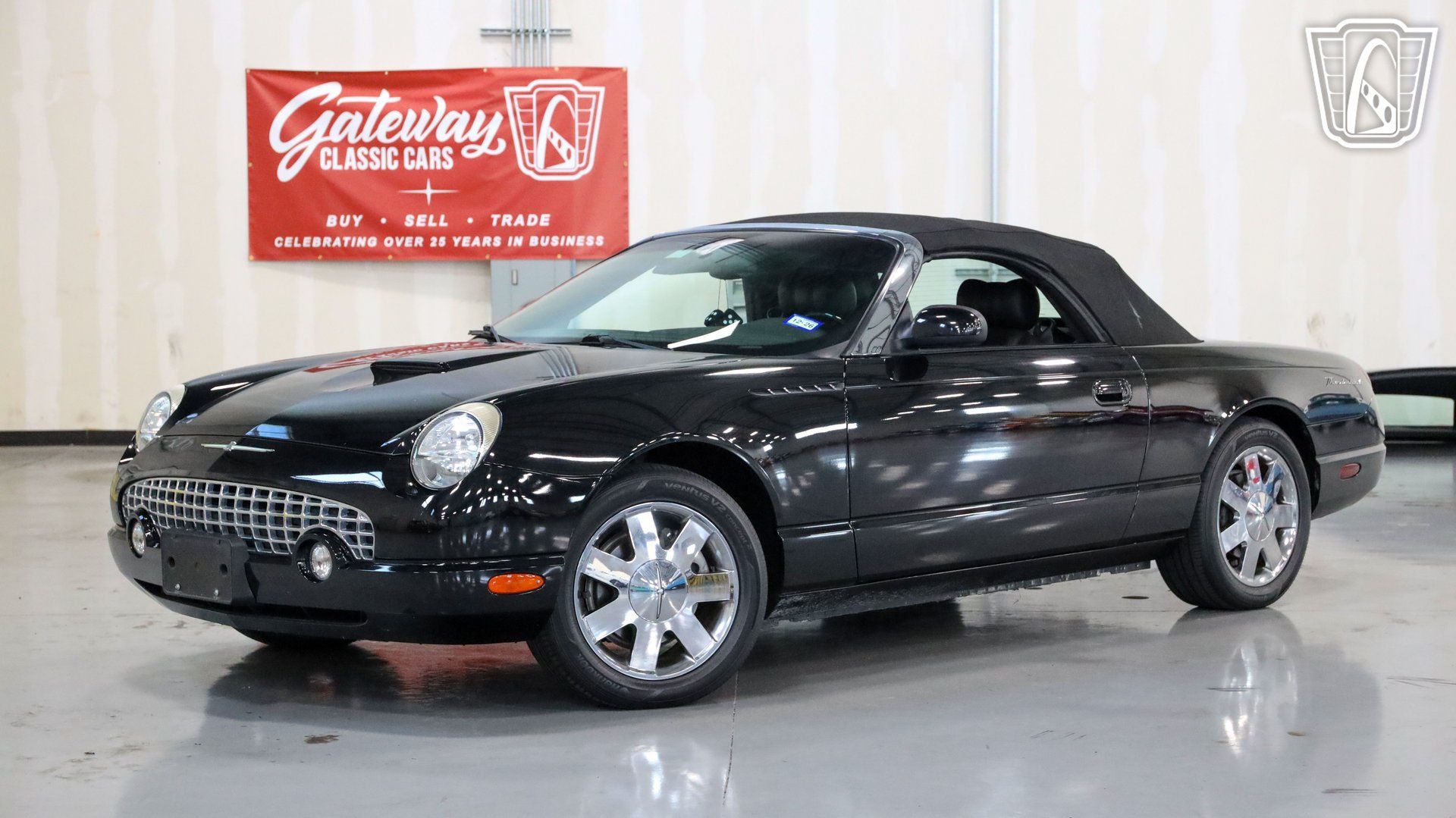 Used 2002 Ford Thunderbird RWD image 2