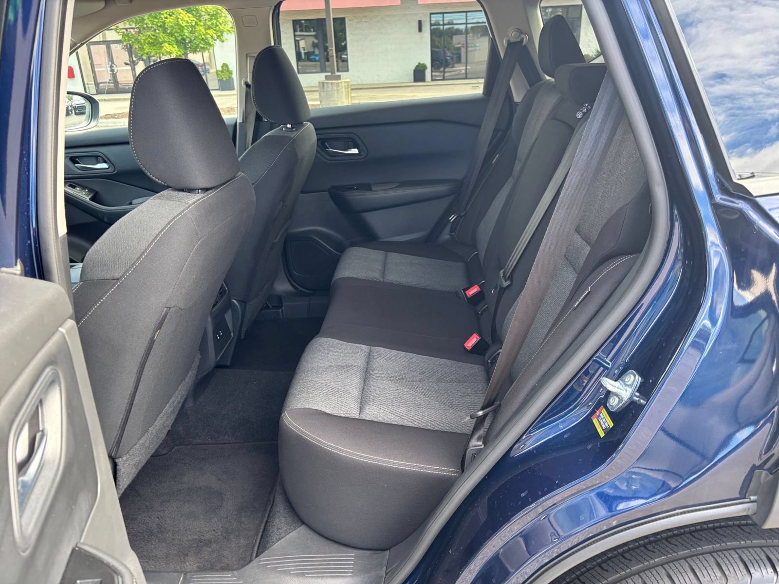 Used 2025 Nissan Rogue SV AWD/4WD image 28