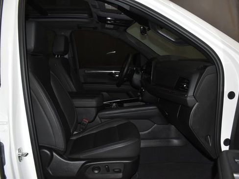 Used 2025 Chevrolet Tahoe Z71 w/ Z71 Off-Road Package image 30