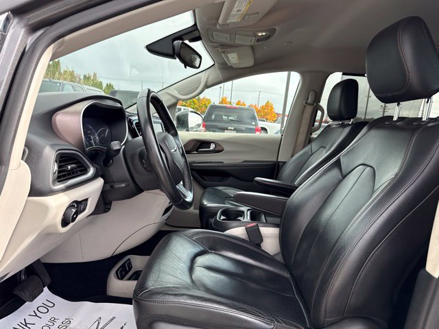 Used 2018 Chrysler Pacifica Touring-L FWD image 23