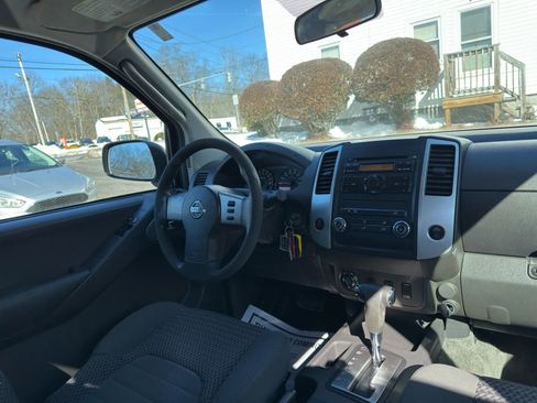 Used 2010 Nissan Frontier SE w/ SE Value Truck Pkg image 29