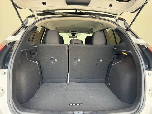 Used 2021 Nissan Kicks SR w/ Exterior Package FWD image 8