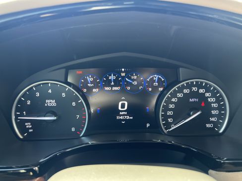 Used 2017 Cadillac XT5 Platinum w/ Driver Assist Package image 34