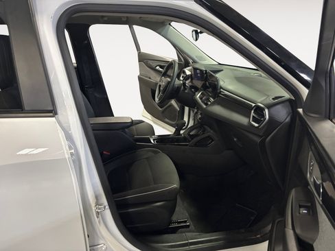 Used 2024 Chevrolet TrailBlazer LS w/ LS Convenience Package image 15