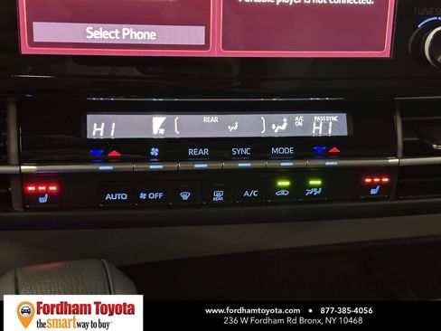 Used 2024 Toyota Sienna XLE image 26