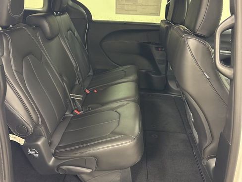 New 2026 Chrysler Pacifica Select image 34