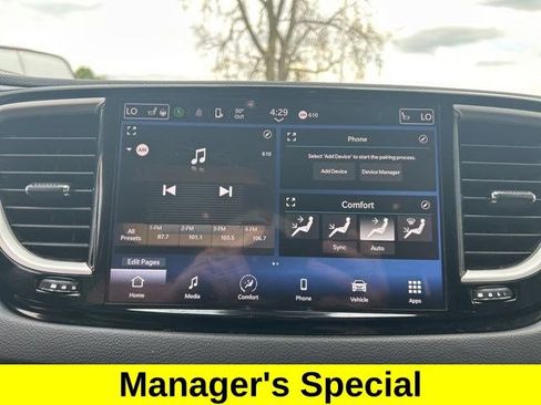 Used 2023 Chrysler Pacifica Touring-L FWD image 21