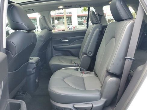 Used 2024 Toyota Grand Highlander image 8