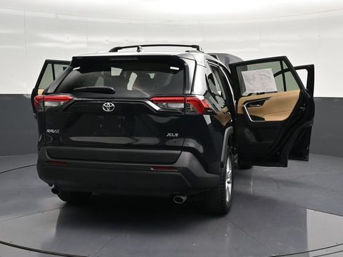 Used 2020 Toyota RAV4 XLE w/ Convenience Package FWD image 38