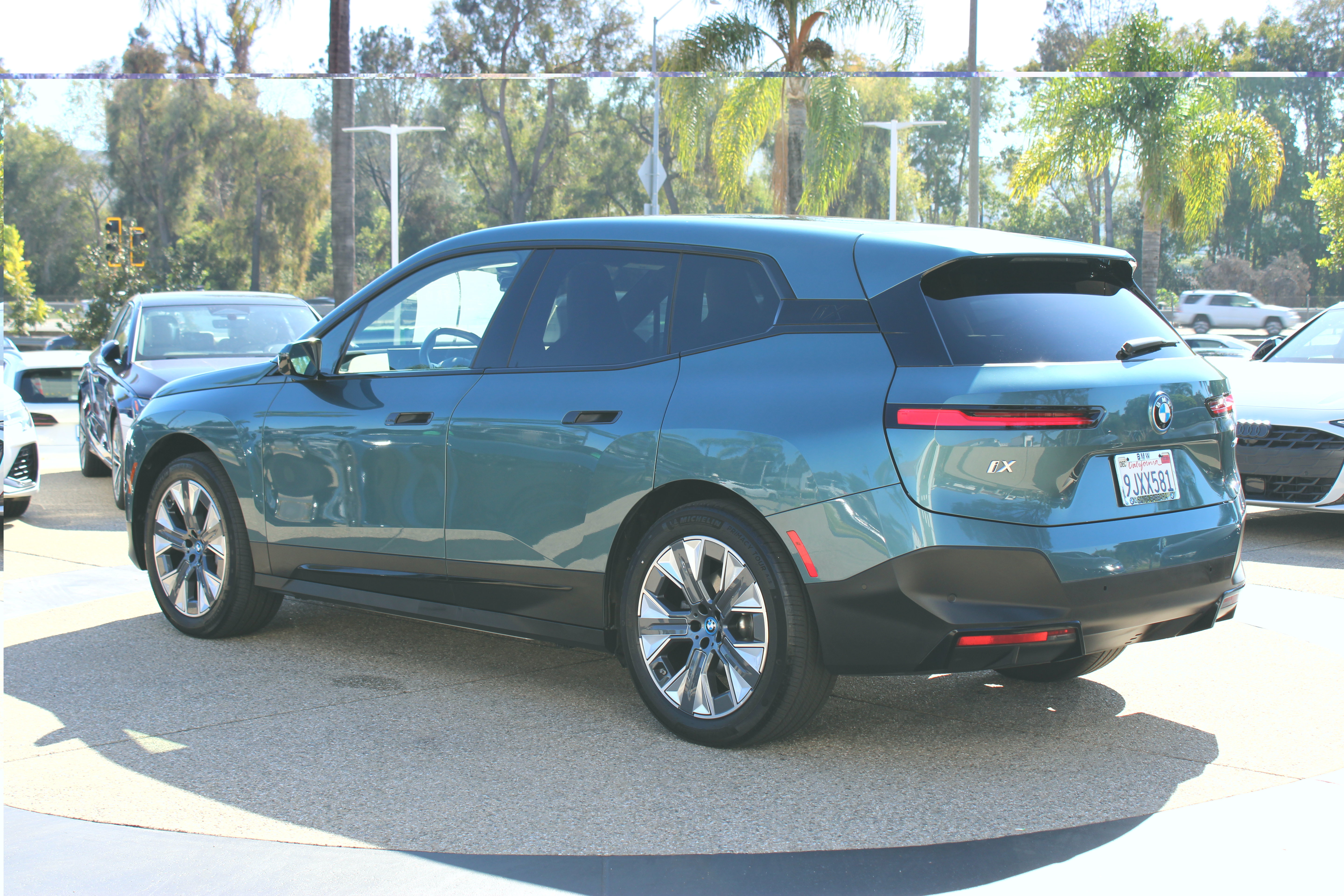 Used 2024 BMW iX xDrive50 AWD/4WD image 3