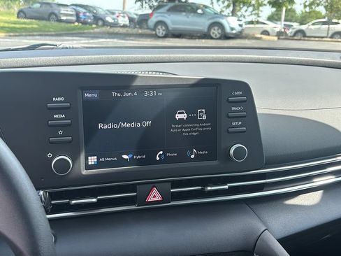 Used 2025 Hyundai Elantra Hybrid FWD image 19