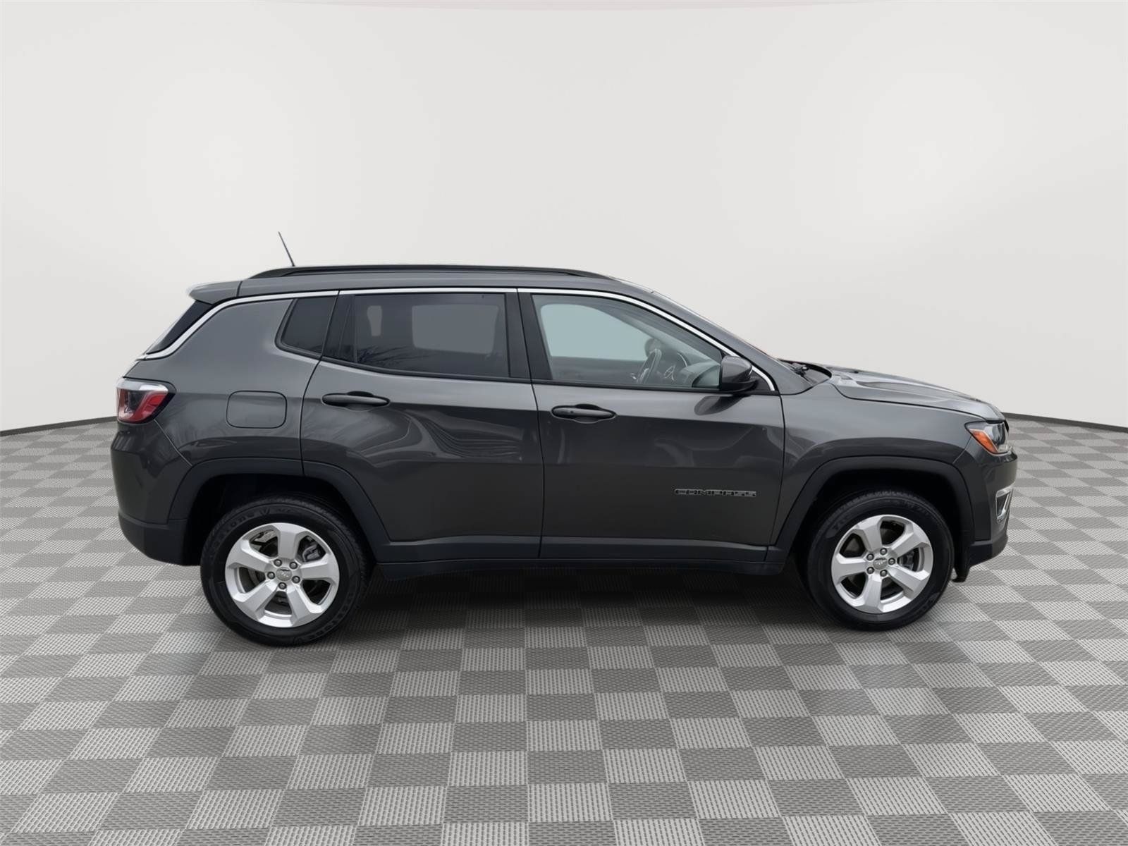Used 2019 Jeep Compass Latitude w/ Cold Weather Group AWD/4WD image 8