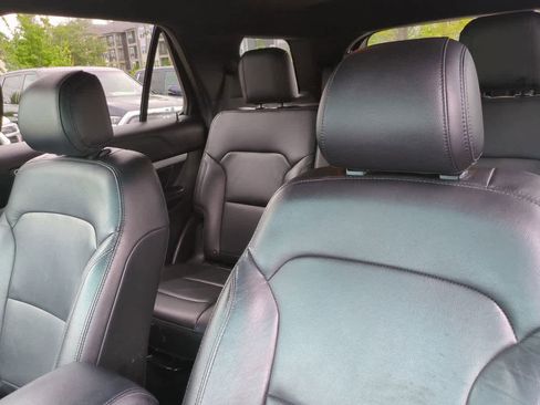 Used 2016 Ford Explorer XLT w/ Equipment Group 202A AWD/4WD image 8