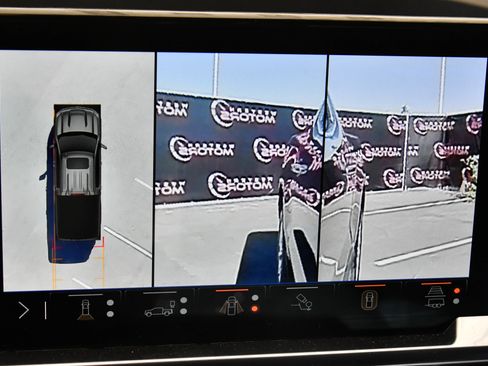 Used 2024 Chevrolet Silverado 1500 LTZ AWD/4WD image 25