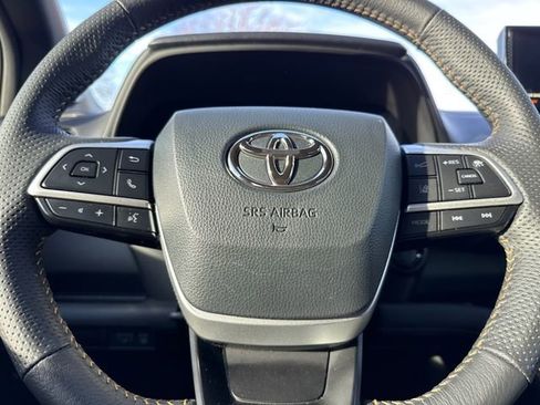 Used 2025 Toyota Sienna XLE Woodland Edition AWD/4WD image 31