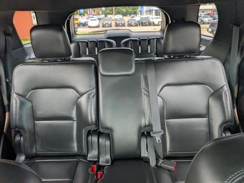 Used 2019 Ford Explorer XLT w/ Equipment Group 202A FWD image 32