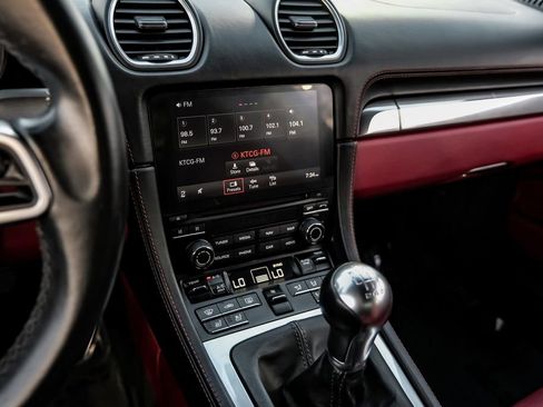 Used 2022 Porsche 718 Cayman image 23