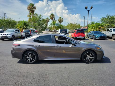 Used 2021 Toyota Camry SE FWD image 5