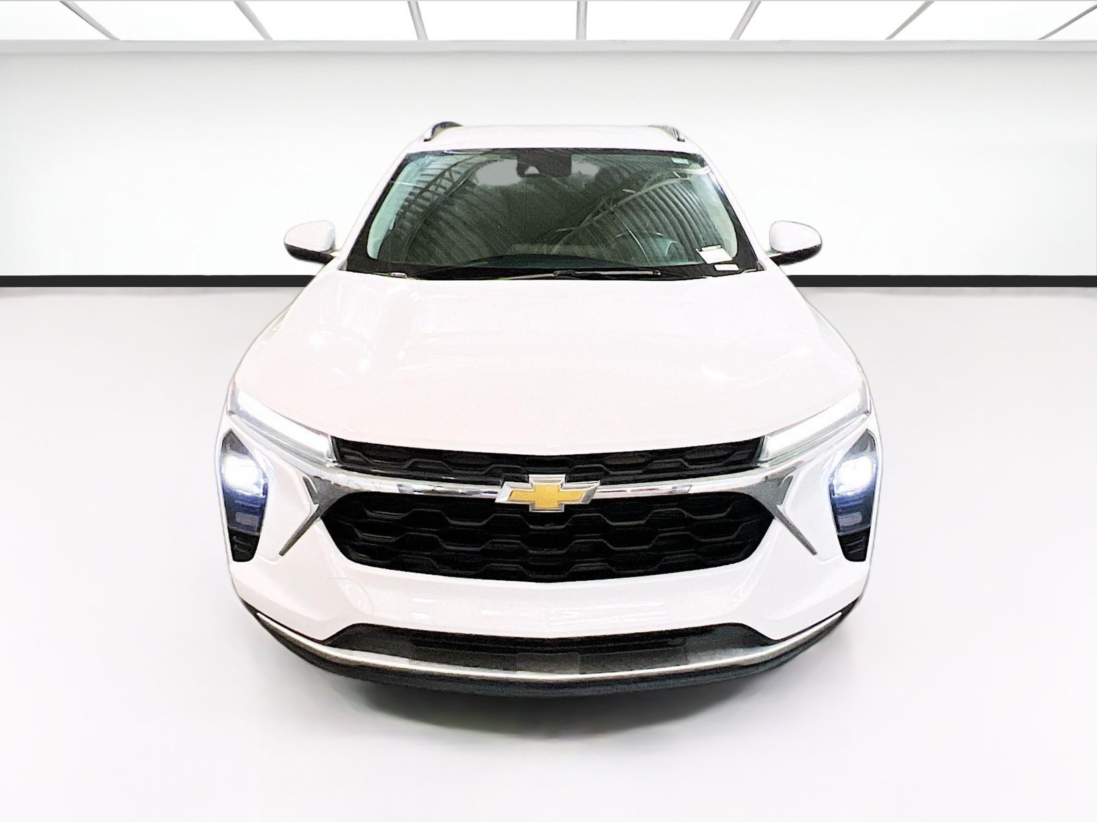 Used 2024 Chevrolet Trax LT w/ Driver Confidence Package FWD image 2