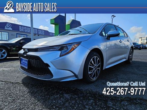 Used 2022 Toyota Corolla LE image 1