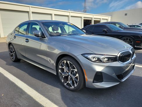 Used 2025 BMW 330i Sedan RWD image 2