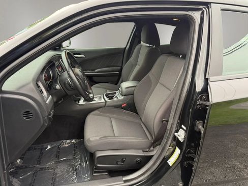 Used 2019 Dodge Charger SXT AWD/4WD image 2