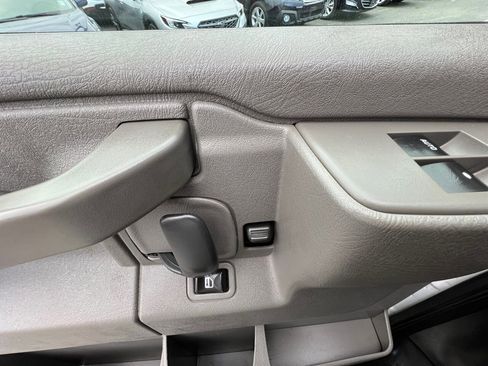 Used 2018 Chevrolet Express 2500 w/ Driver Convenience Package image 21