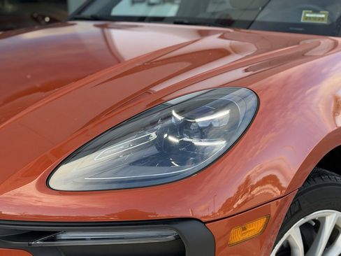 Used 2025 Porsche Macan image 8