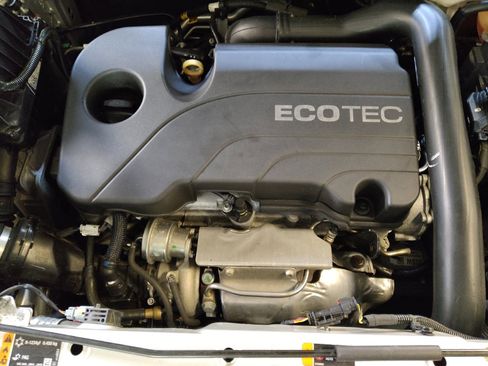 Used 2021 Chevrolet Equinox LS image 30