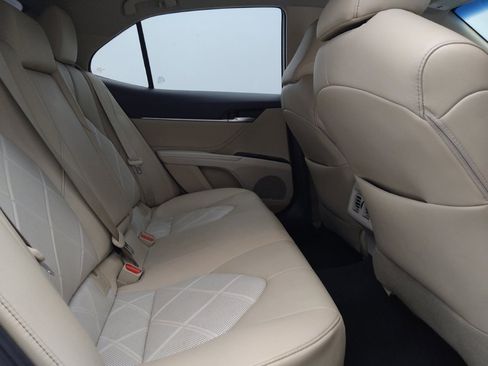Used 2018 Toyota Camry XLE FWD image 19