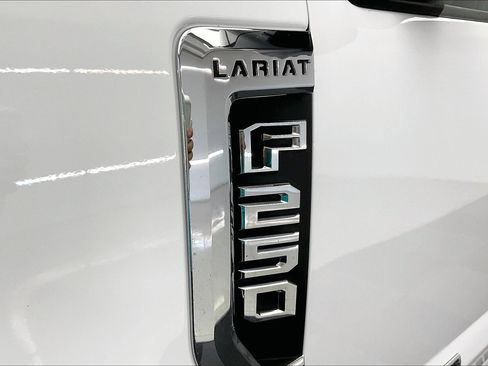 Used 2020 Ford F250 Lariat w/ Lariat Value Package image 31