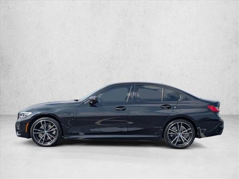 Used 2021 BMW 330e w/ M Sport Package RWD image 9