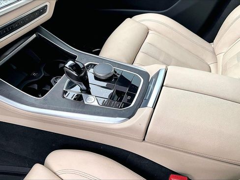 Used 2022 BMW X5 xDrive40i w/ Premium Package image 16