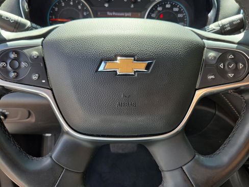Used 2023 Chevrolet Traverse LT FWD image 23