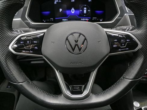 Certified 2022 Volkswagen Tiguan SE R-Line image 44