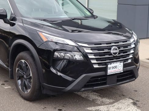 Certified 2025 Nissan Rogue SV AWD/4WD image 4