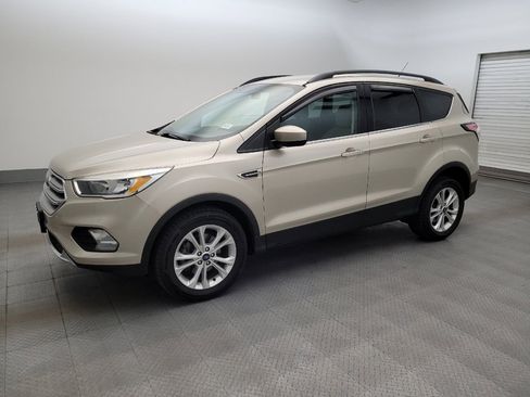 Used 2018 Ford Escape SE FWD image 2