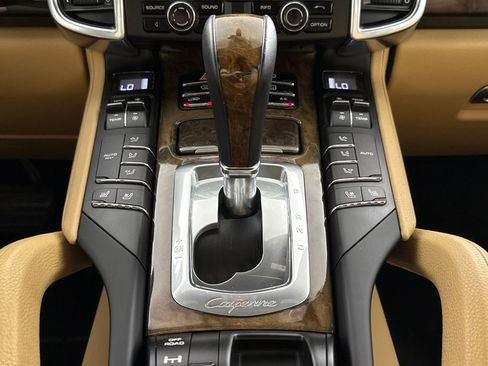 Used 2016 Porsche Cayenne Base w/ Premium Package image 19