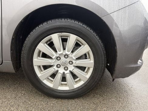 Used 2017 Toyota Sienna LE image 4